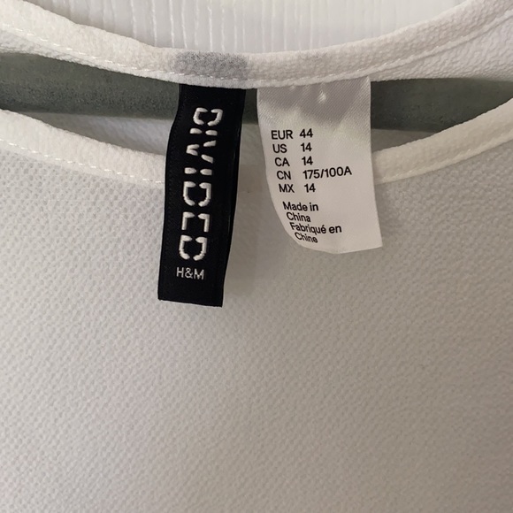 H&M Divided white crop top with sheer black sleeve - Picture 3 of 4